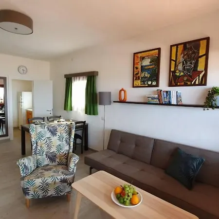 Apartmán 2-bedroomed Modern With Seaview