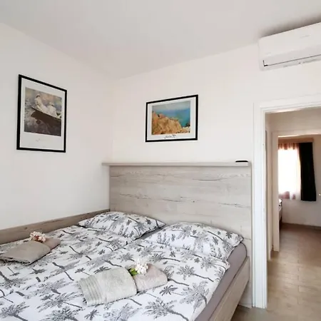 2-bedroomed Modern With Seaview