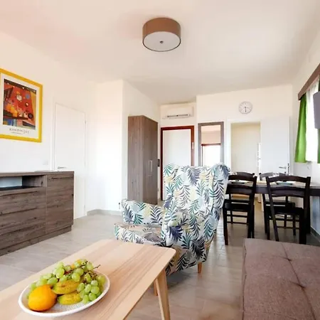 Apartmán 2-bedroomed Modern With Seaview