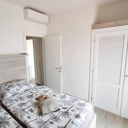 2-bedroomed Modern With Seaview Apartmán Costa Paradiso