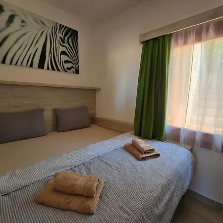 2-bedroomed Modern With Seaview Коста-Парадисо
