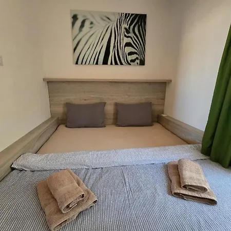 2-bedroomed Modern With Seaview Апартаменты *