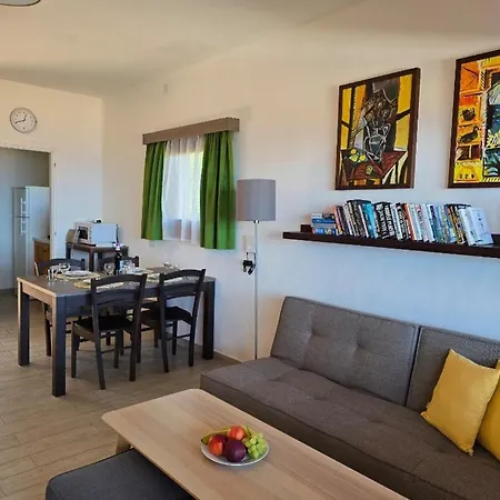 2-bedroomed Modern With Seaview *